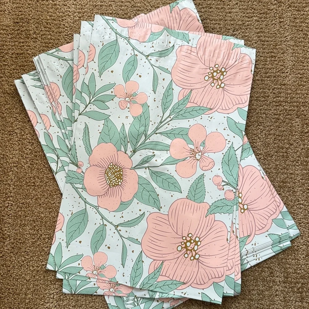 {10} NEW pretty floral gold poly mailers 10x13”